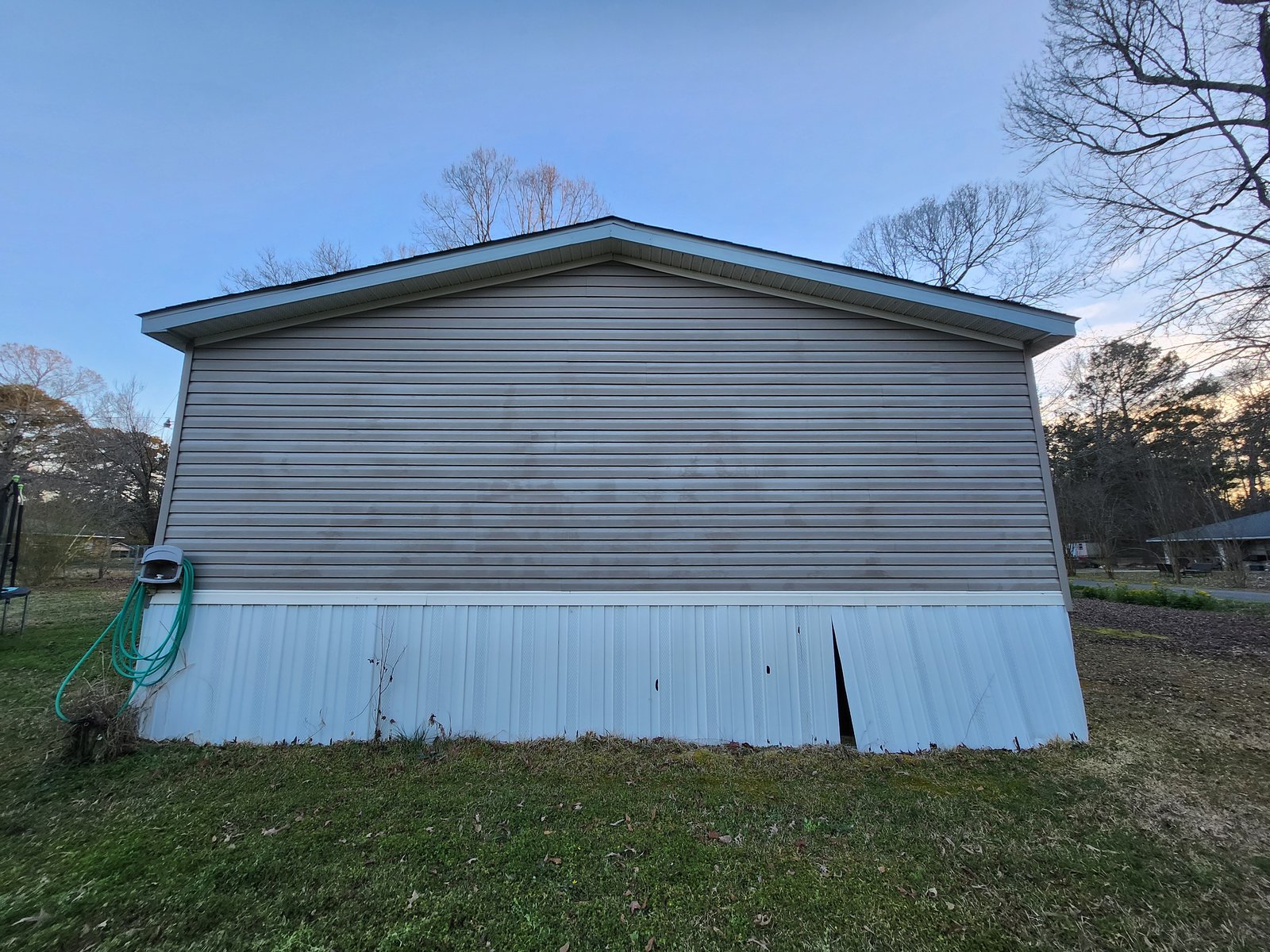 Vinyl siding gable after soft wash, clean